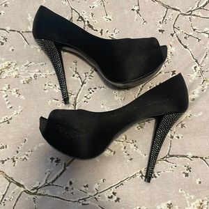 Stuart Weitzman satin platform with rhinestone heel. Size 10